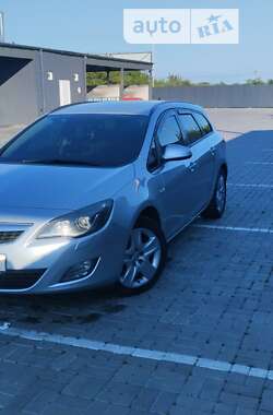 Універсал Opel Astra 2011 в Василькові