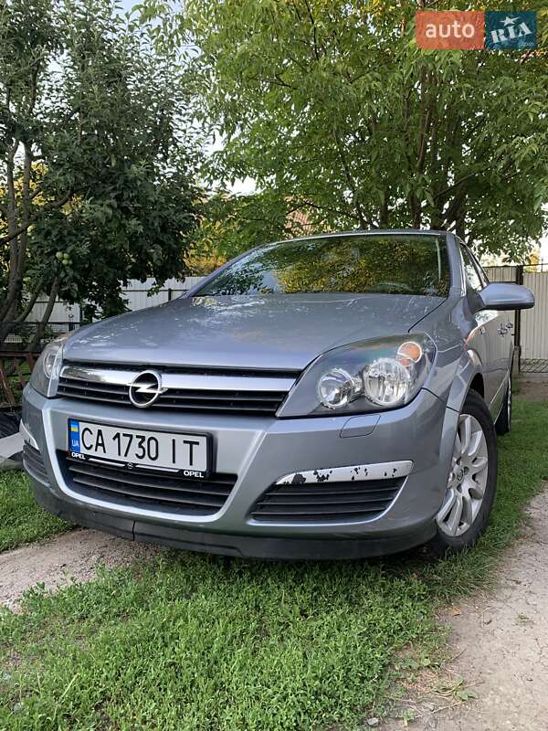 Хэтчбек Opel Astra 2006 в 