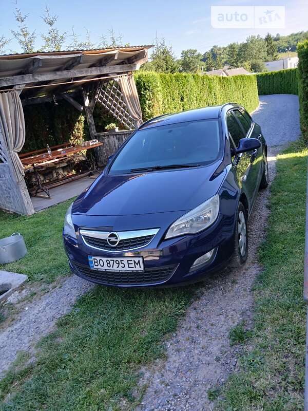 Opel Astra 2012