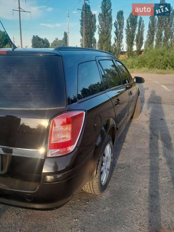 Универсал Opel Astra 2009 в Ахтырке