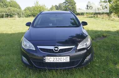 Универсал Opel Astra 2011 в Львове