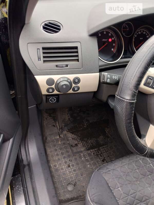 Универсал Opel Astra 2008 в Олевске