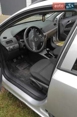Универсал Opel Astra 2004 в Черновцах