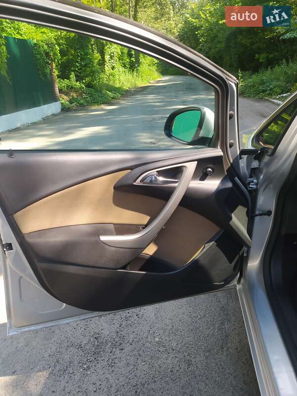 Универсал Opel Astra 2014 в Боярке