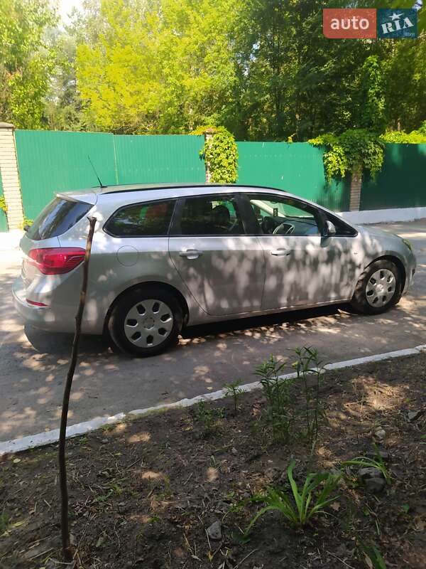 Универсал Opel Astra 2014 в Боярке