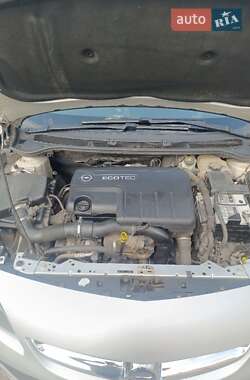 Універсал Opel Astra 2013 в 