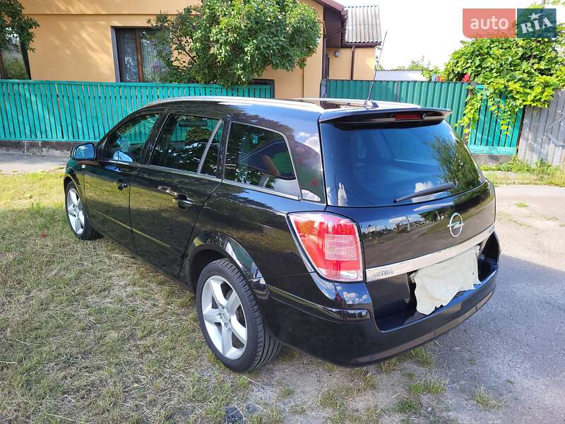 Универсал Opel Astra 2010 в Житомире