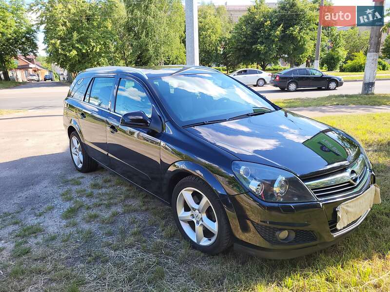 Универсал Opel Astra 2010 в Житомире