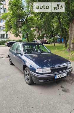 Хэтчбек Opel Astra 1993 в Киеве