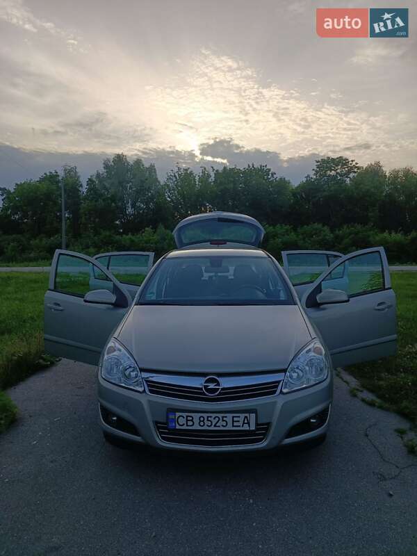 Хэтчбек Opel Astra 2007 в Чернигове