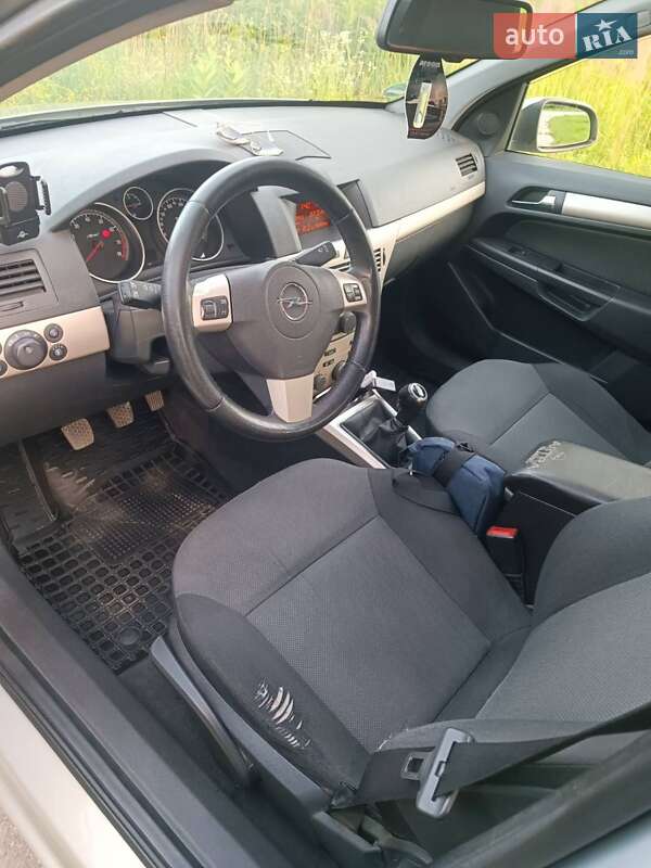 Хэтчбек Opel Astra 2007 в Чернигове