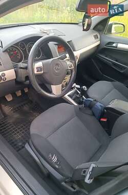 Хэтчбек Opel Astra 2007 в 