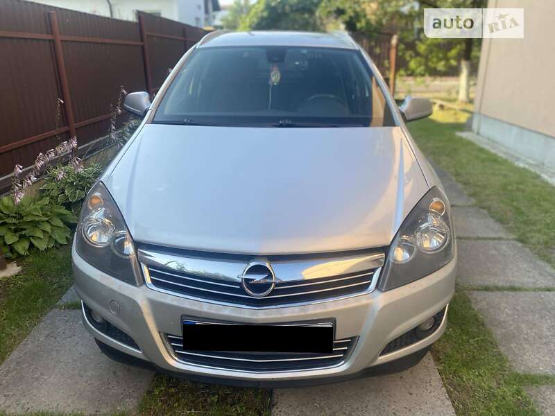 Универсал Opel Astra 2010 в Львове