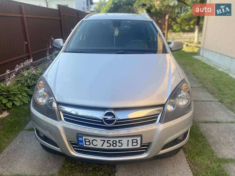 Универсал Opel Astra 2010 в Львове