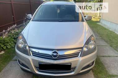 Универсал Opel Astra 2010 в Львове