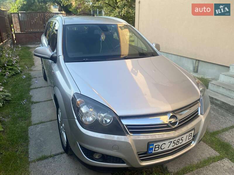 Универсал Opel Astra 2010 в Львове