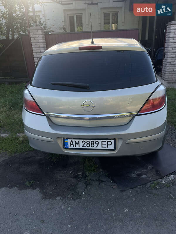 Хэтчбек Opel Astra 2005 в Андрушевке