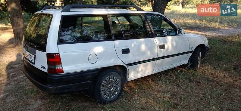 Універсал Opel Astra 1994 в Дніпрі