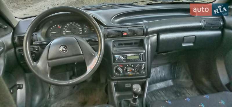 Універсал Opel Astra 1994 в Дніпрі