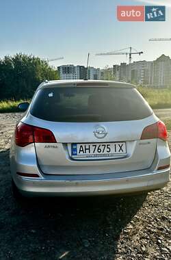 Универсал Opel Astra 2013 в Ирпене