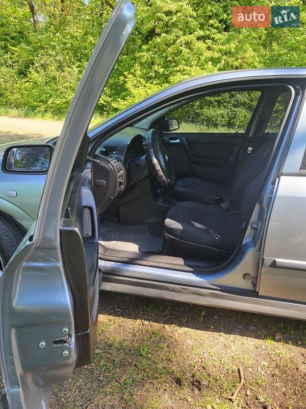 Хетчбек Opel Astra 2003 в 