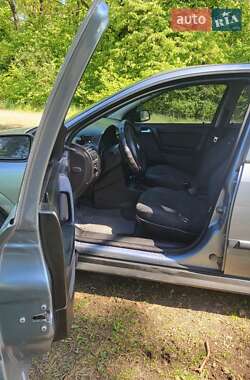 Хетчбек Opel Astra 2003 в 