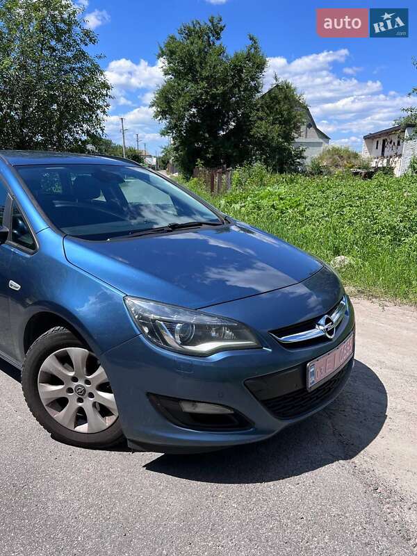 Универсал Opel Astra 2013 в 
