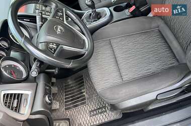 Универсал Opel Astra 2013 в 