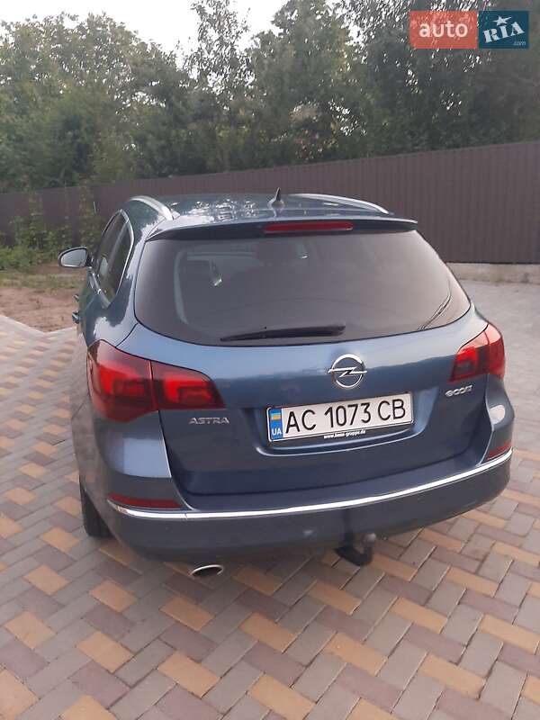 Универсал Opel Astra 2014 в Луцке