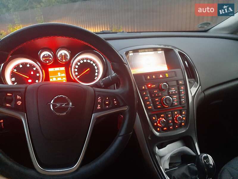 Универсал Opel Astra 2014 в Луцке