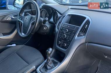 Универсал Opel Astra 2013 в 
