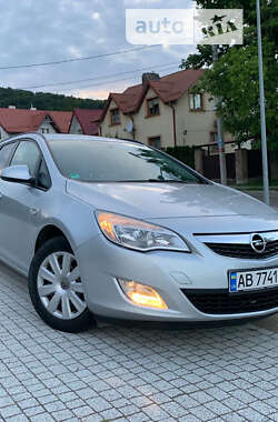 Универсал Opel Astra 2011 в Львове