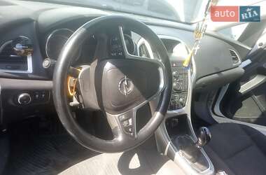 Хэтчбек Opel Astra 2012 в 
