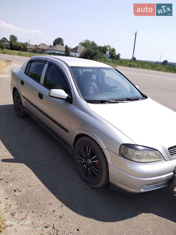 Седан Opel Astra 2001 в Ичне