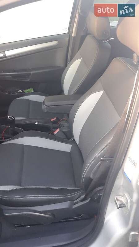 Універсал Opel Astra 2010 в Бердичеві