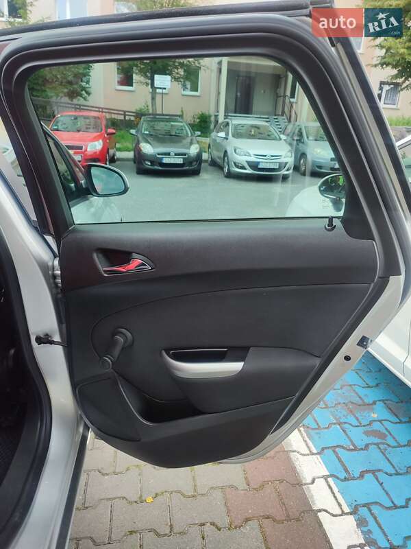 Універсал Opel Astra 2011 в Хмельницькому