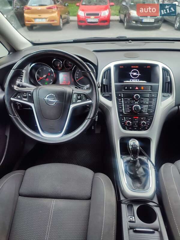 Універсал Opel Astra 2011 в Хмельницькому