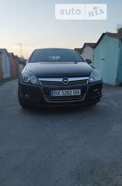 Універсал Opel Astra 2011 в Тернополі