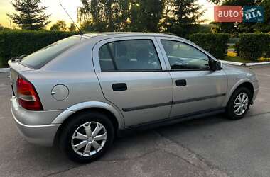 Хэтчбек Opel Astra 2000 в 