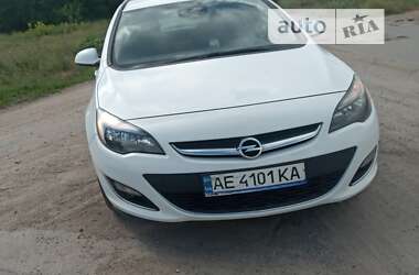 Універсал Opel Astra 2013 в Дніпрі