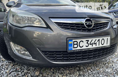 Универсал Opel Astra 2012 в Бориславе
