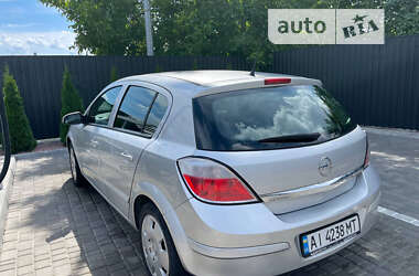 Хэтчбек Opel Astra 2006 в Звягеле