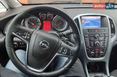 Универсал Opel Astra 2012 в 