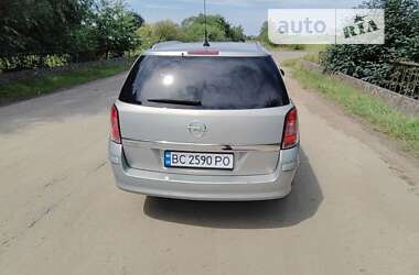 Универсал Opel Astra 2010 в Львове