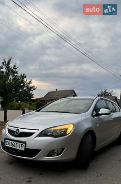 Универсал Opel Astra 2011 в 
