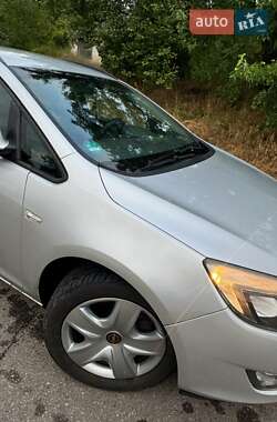 Универсал Opel Astra 2011 в 