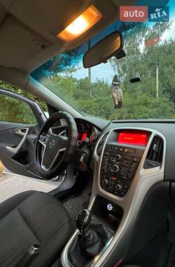 Универсал Opel Astra 2011 в 