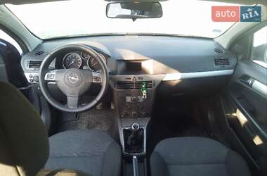 Хэтчбек Opel Astra 2006 в 