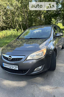 Универсал Opel Astra 2011 в Корце