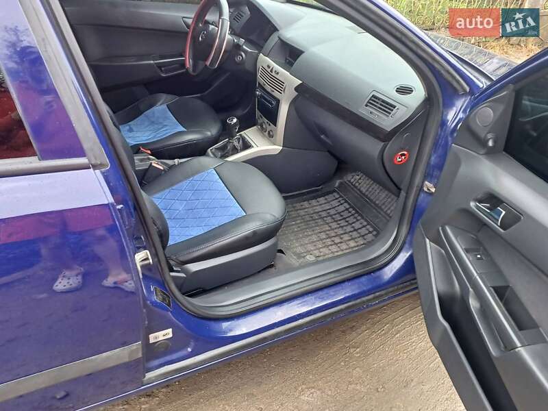 Хэтчбек Opel Astra 2008 в Ямполе